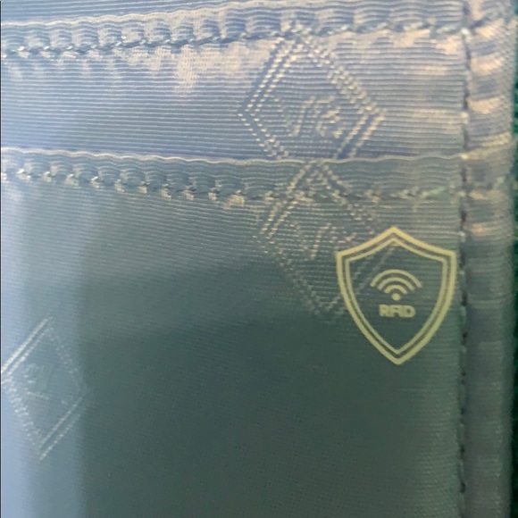 Vera Bradley - Picture 6 of 6